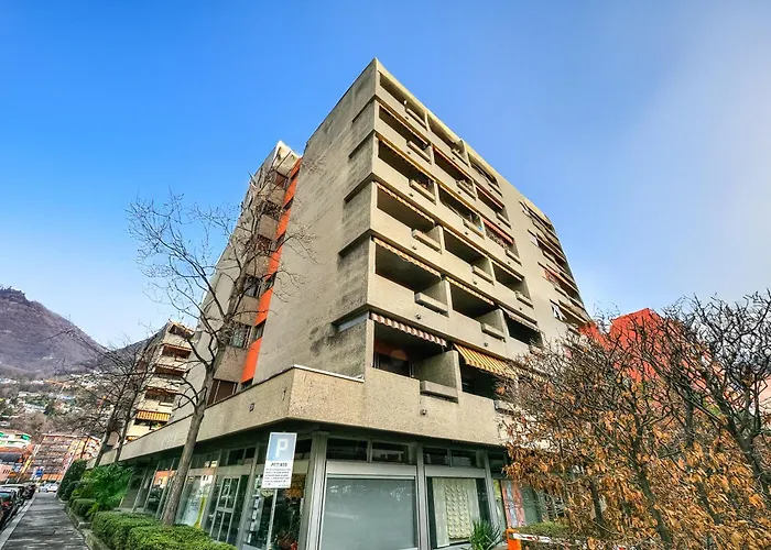 Apartment Of The Spots - Happy